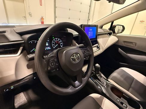 Used 2025 Toyota Corolla LE FWD image 15