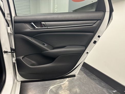 Used 2018 Honda Accord Sport image 11