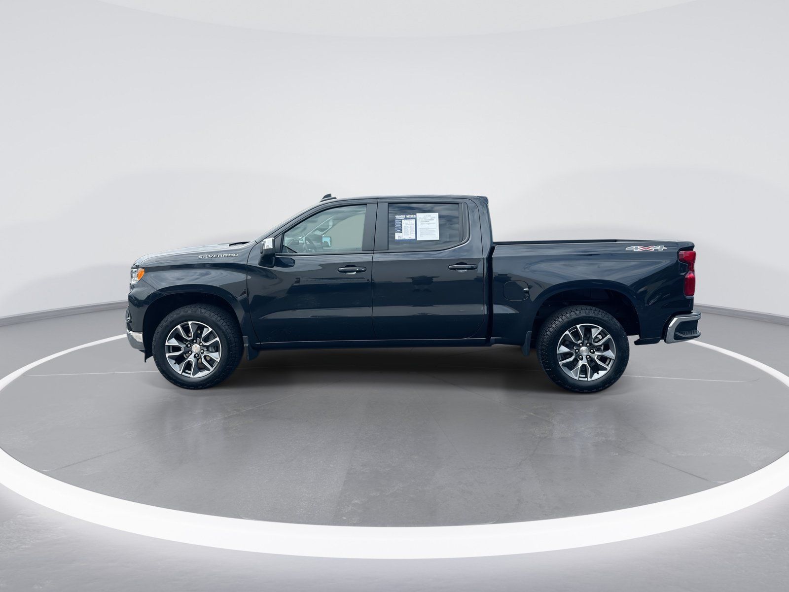 Used 2024 Chevrolet Silverado 1500 LT AWD/4WD image 6