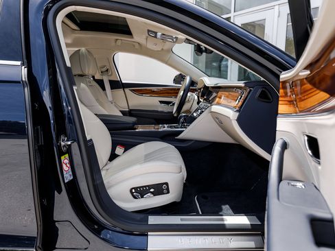 Certified 2024 Bentley Flying Spur V8 image 43