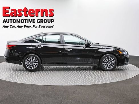 Used 2023 Nissan Altima 2.5 SV FWD image 4