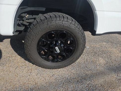 Used 2023 Ford F250 XLT w/ Black Appearance Package AWD/4WD image 16