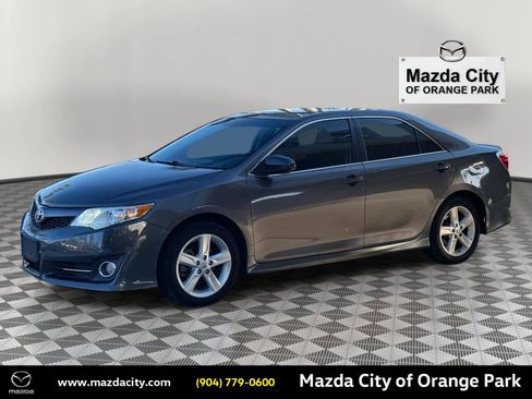 Used 2014 Toyota Camry SE image 1