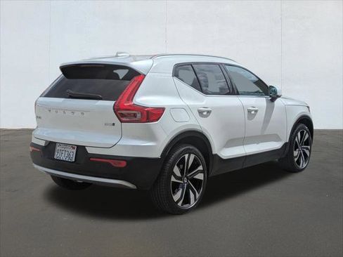 Used 2024 Volvo XC40 B5 Plus w/ Protection Package Premier AWD/4WD image 5