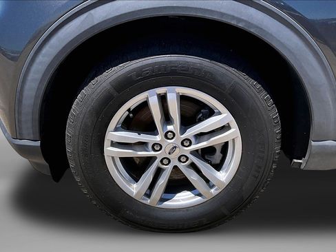 Used 2020 Ford Explorer XLT w/ Equipment Group 202A RWD image 9