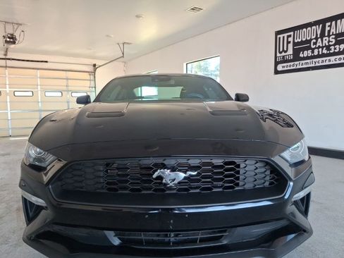 Used 2022 Ford Mustang Coupe RWD image 2