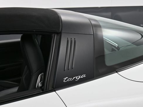 Certified 2019 Porsche 911 Targa 4 AWD/4WD image 14