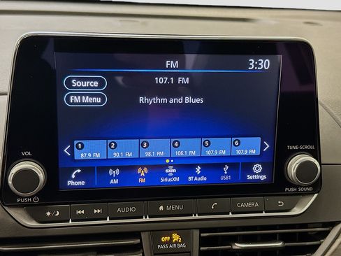 Used 2025 Nissan Altima 2.5 SV FWD image 21