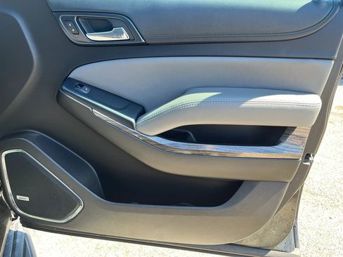 Used 2017 Chevrolet Suburban LT image 20