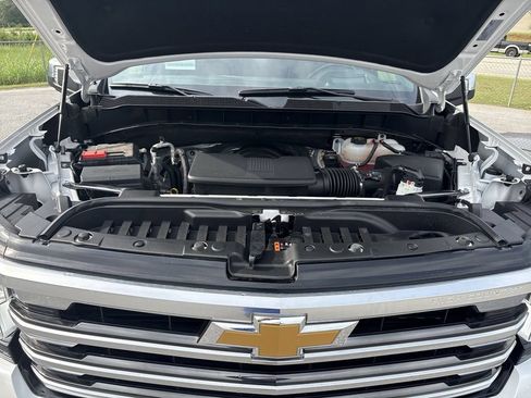 Certified 2024 Chevrolet Silverado 1500 High Country w/ Technology Package AWD/4WD image 30