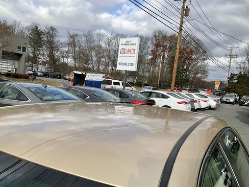 Used 2011 Toyota Camry LE image 10