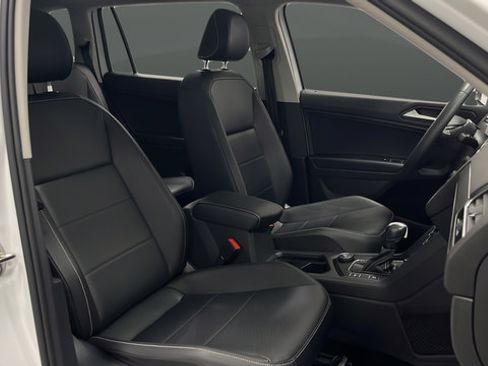 Used 2021 Volkswagen Tiguan SEL AWD/4WD image 25