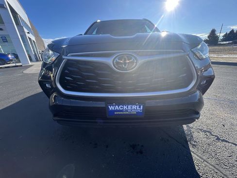 Used 2021 Toyota Highlander XLE image 31