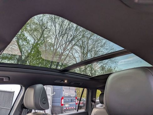 Used 2024 Volkswagen Tiguan SE R-Line image 23