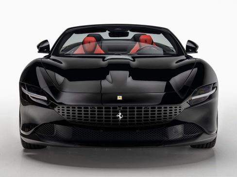 Used 2025 Ferrari Roma Spider RWD image 7