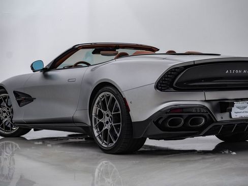 Used 2026 Aston Martin Vanquish Convertible RWD image 11