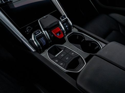 Used 2021 Lamborghini Urus image 36