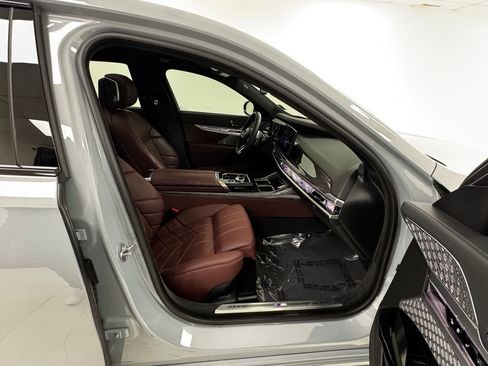 Used 2023 BMW 760i xDrive w/ Executive Package image 15
