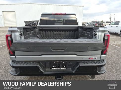 Used 2025 GMC Sierra 2500 AT4X image 10
