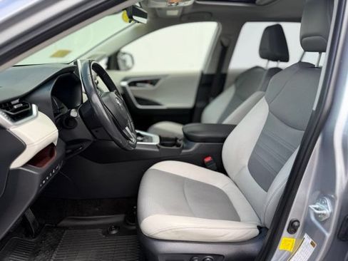 Used 2020 Toyota RAV4 Limited AWD/4WD image 23