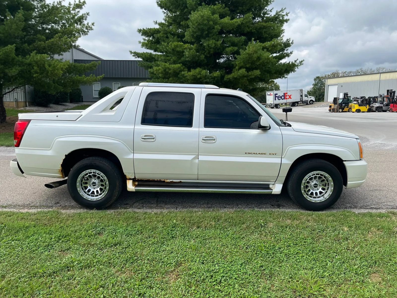 Used 2004 Cadillac Escalade EXT AWD/4WD image 4