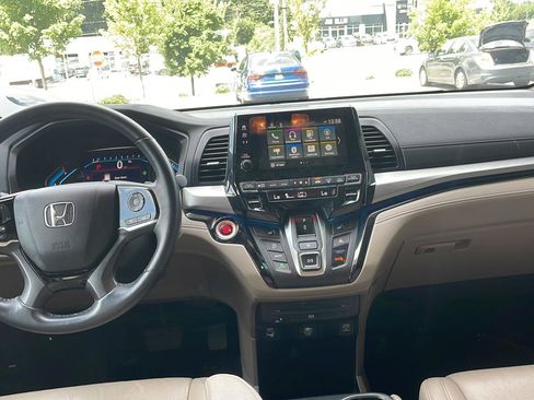 Used 2024 Honda Odyssey Touring image 9