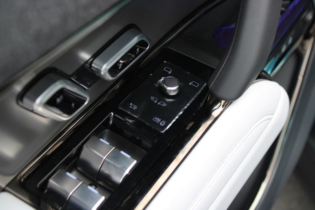 New 2027 Land Rover Range Rover Sport SE AWD/4WD image 24