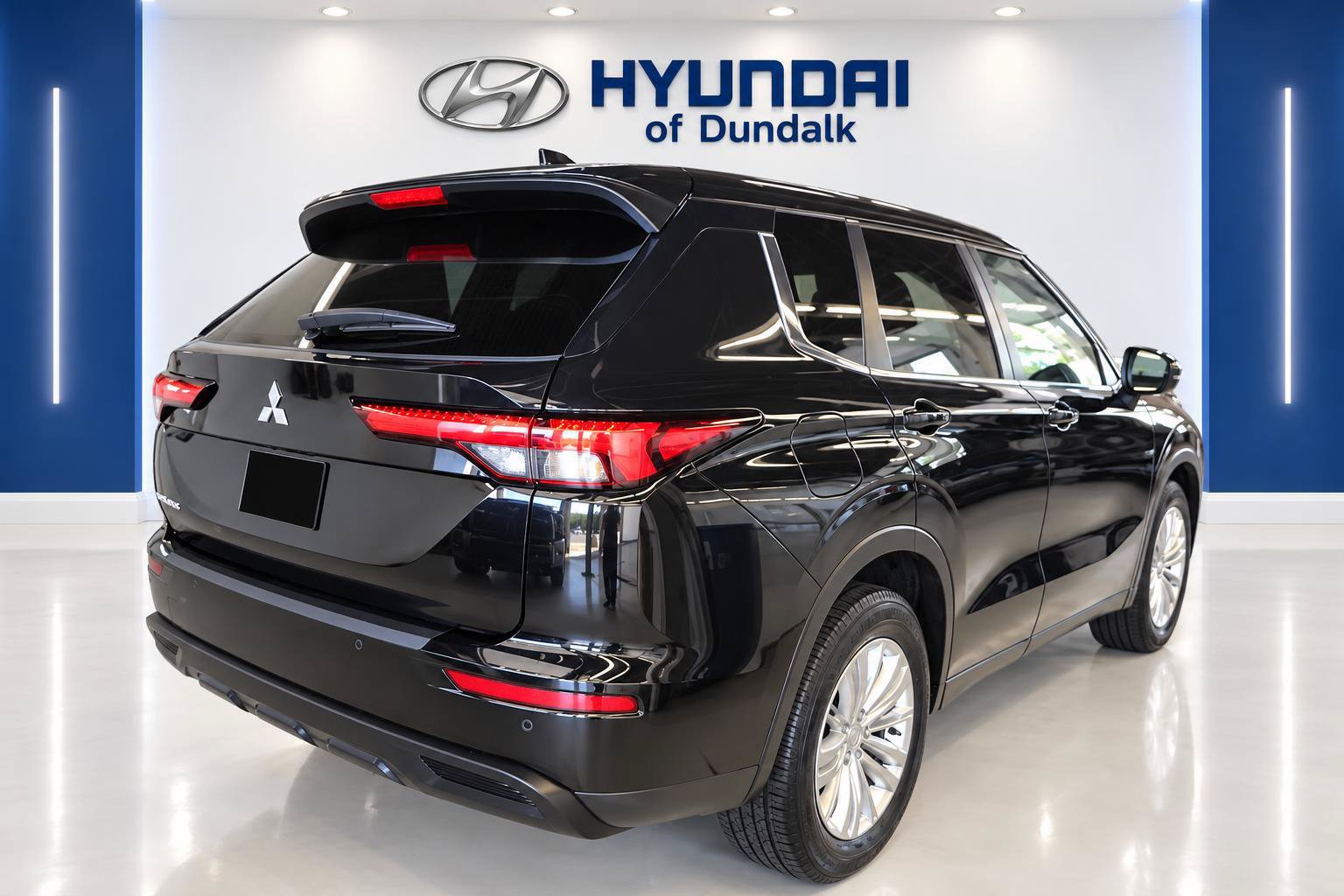 Used 2023 Mitsubishi Outlander ES FWD image 4
