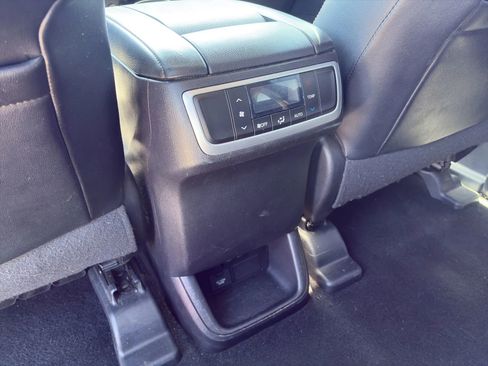 Used 2017 Toyota Highlander Limited AWD/4WD image 19