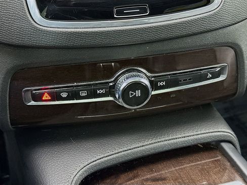 Used 2019 Volvo XC90 T6 Momentum image 18