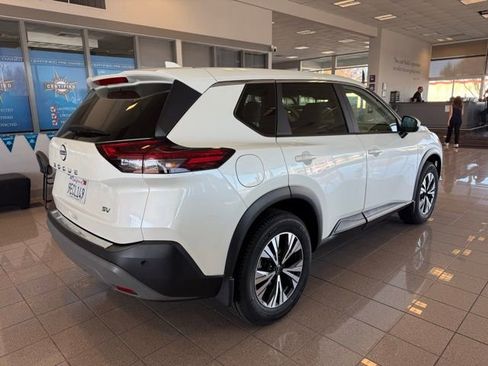Used 2023 Nissan Rogue SV image 3