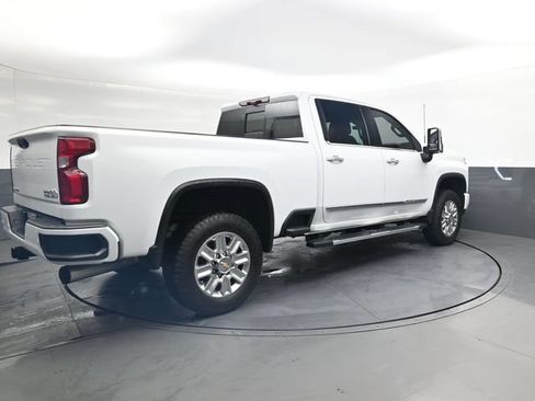 Used 2024 Chevrolet Silverado 2500 High Country w/ High Country Premium Package AWD/4WD image 4