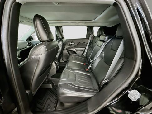 Used 2019 Jeep Cherokee Limited AWD/4WD image 30