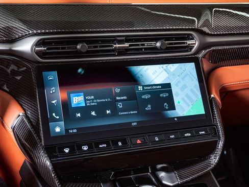 Used 2026 Aston Martin Vanquish Convertible RWD image 31