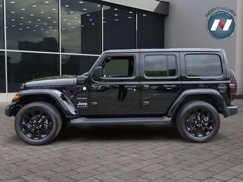 Used 2023 Jeep Wrangler Unlimited Sahara w/ Cold Weather Group AWD/4WD image 2