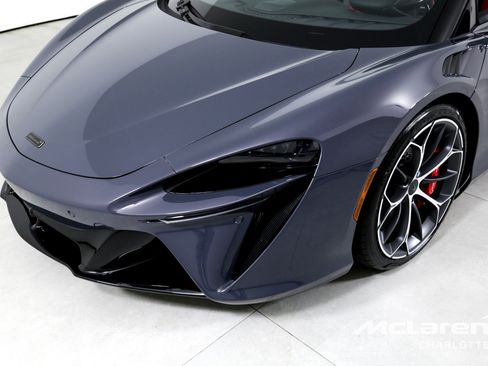 Used 2025 McLaren Artura Spider image 30