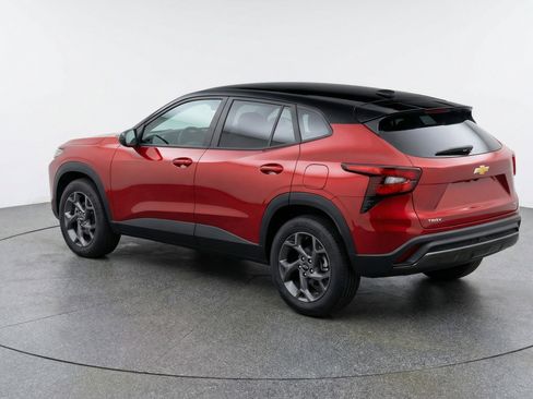 Used 2025 Chevrolet Trax LT w/ LT Convenience Package image 6