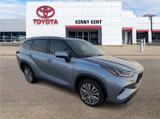 Used 2021 Toyota Highlander Platinum video 1