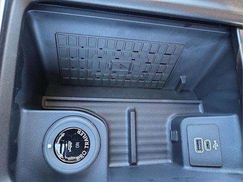 New 2025 Ford Expedition Active image 20