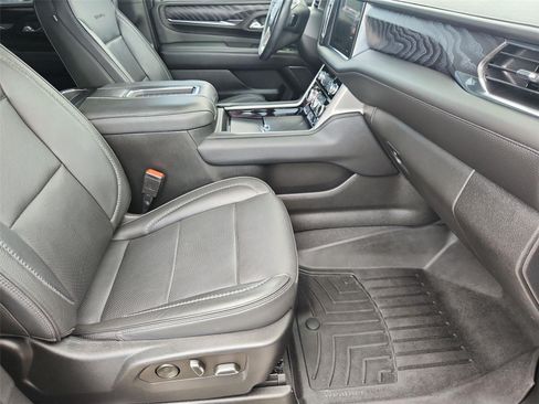 Used 2022 GMC Yukon Denali w/ Denali Premium Package AWD/4WD image 28