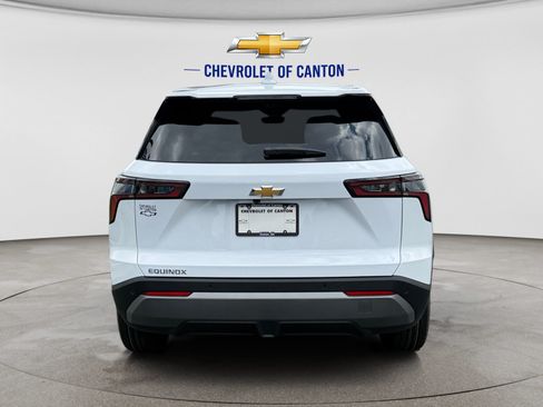 New 2027 Chevrolet Equinox LT w/ Convenience Package II FWD image 6
