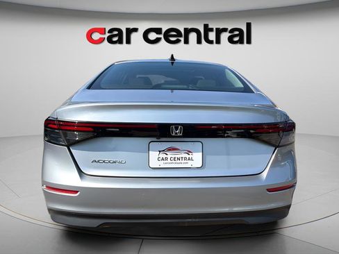Used 2025 Honda Accord SE image 4