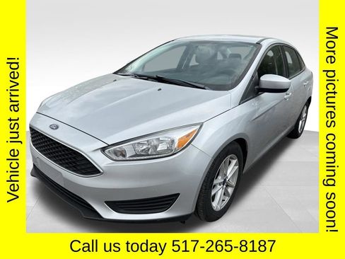 Used 2018 Ford Focus SE FWD image 2