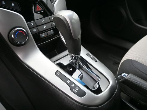 Used 2014 Chevrolet Cruze LS image 5