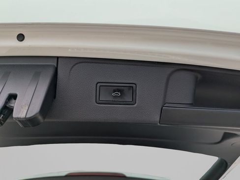 Certified 2023 Volkswagen Atlas SE w/ Panoramic Sunroof Package AWD/4WD image 11