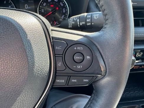 Used 2020 Toyota RAV4 XLE w/ Convenience Package FWD image 18