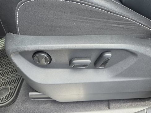 Used 2024 Volkswagen Atlas SE FWD image 33