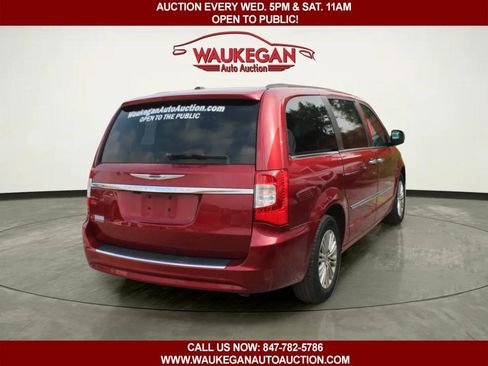 Used 2015 Chrysler Town & Country Touring-L w/ Driver Convenience Group FWD image 5