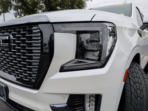 Used 2023 GMC Yukon Denali Ultimate AWD/4WD image 3