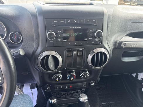 Used 2018 Jeep Wrangler Sport AWD/4WD image 18